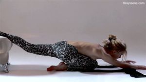 Flexible girls thumbnail