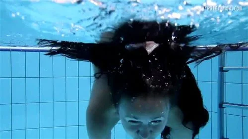 solo, Underwater Show, swimming, girl
