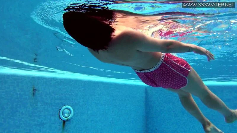 Hot underwater babe Lady Dee swims naked Hot underwater babe Lady Dee swims naked