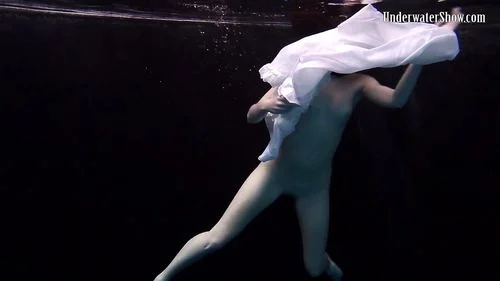 underwater teen, public, Underwater Show, babe