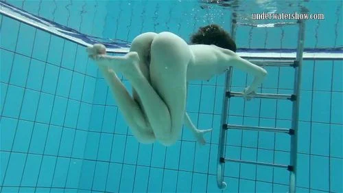 Slowmo girl Gazel Podvodkova on underwatershow