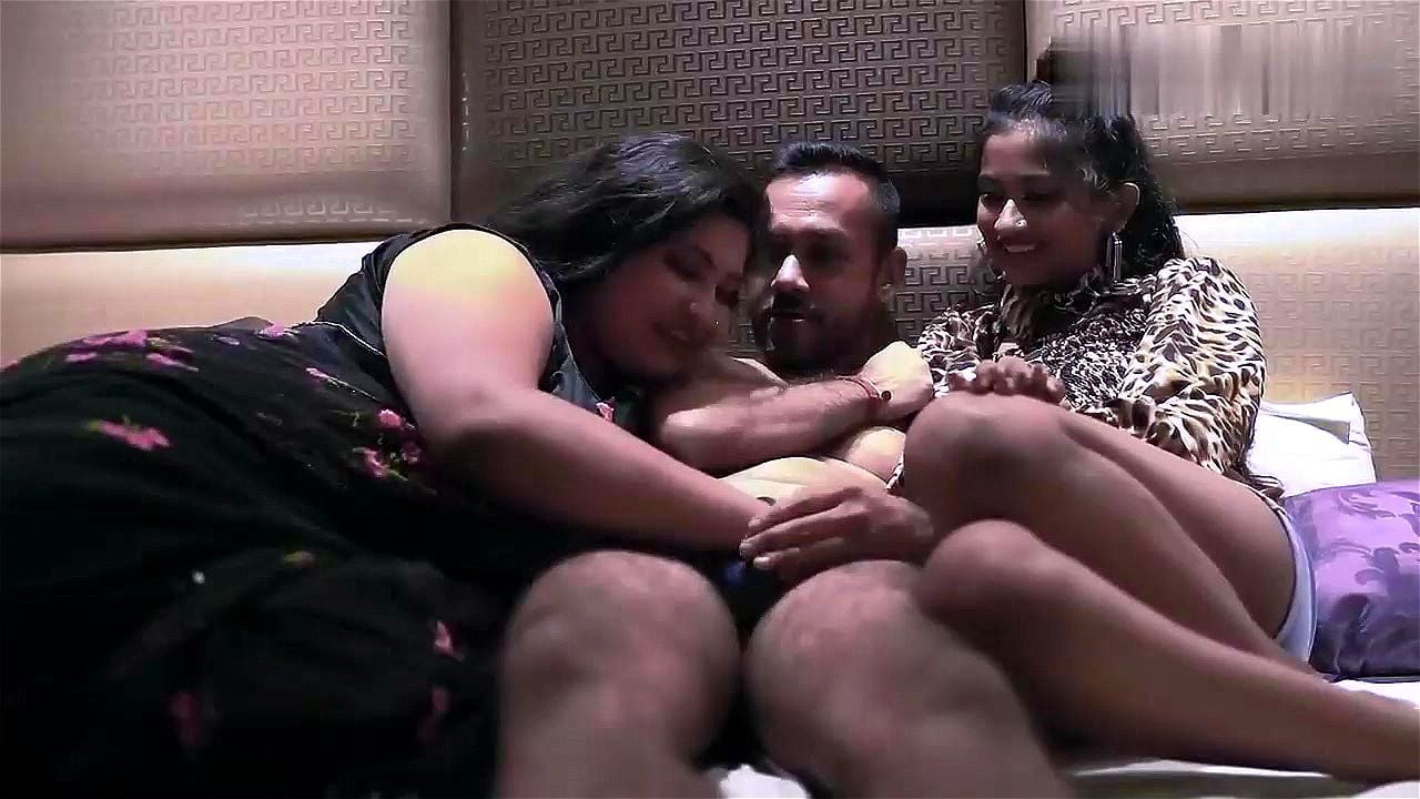 Maa Beti Secy Hindi - Watch Maa Beti Ne GharJamai Ko Pela - Desi Threesome, Indian Stepmom, Desi  Web Series Porn - SpankBang