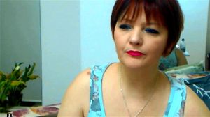 Hot Mom Seduces thumbnail