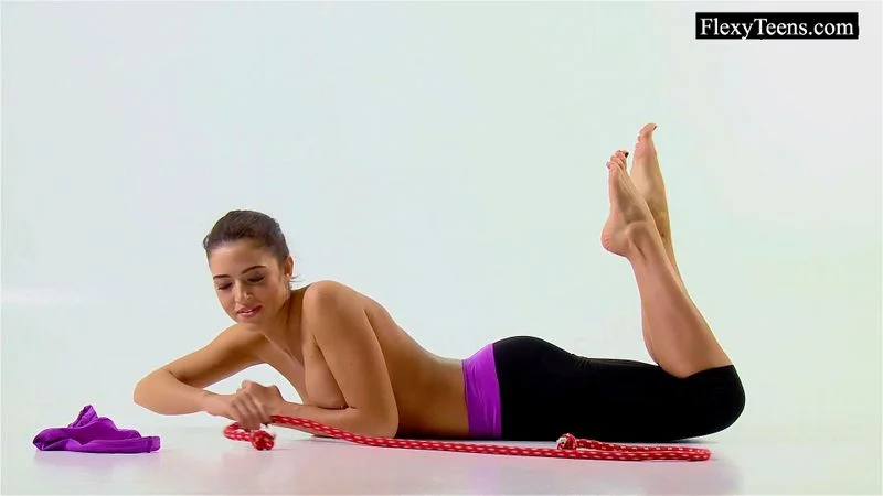 Tonya the hot gymnast makes incredible poses Tonya the hot gymnast makes incredible poses