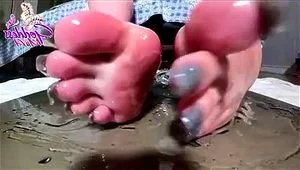 Oily feet anteprima