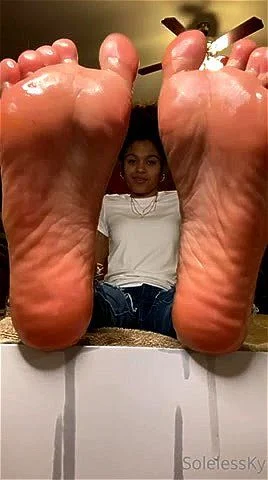 Cute lightskin oily soles Cute lightskin oily soles