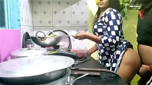 Josh Me Aake Bhabhi Ki Kitchen me kari chudai