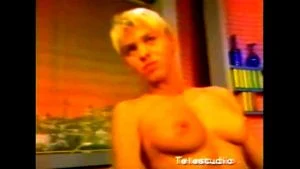Blonde getting naked in tv: [Vizi Privati]