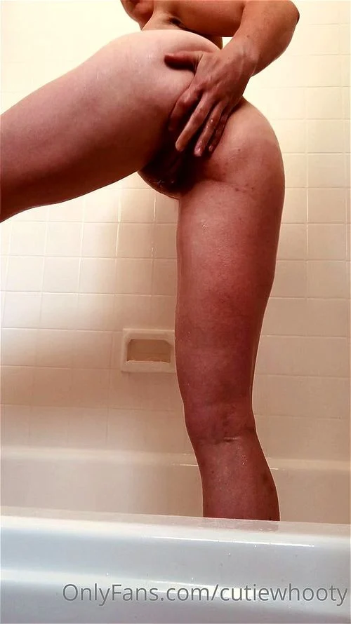 homemade, twerking fat ass, small tits babe, shower masturbation