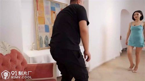91CM148 Una mujer seductora y atractiva disfruta de una vida sexual apasionada y placentera con su pareja adulta. Disfruta viendo esta aventura íntima que muestra una química fuerte y deseo mutuo entre dos personas maduras. Video Porno - SpankBang