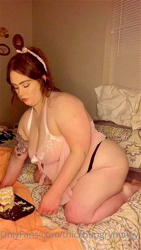 eats whole cake: Bbw, Weight Gain & Feedee Porn