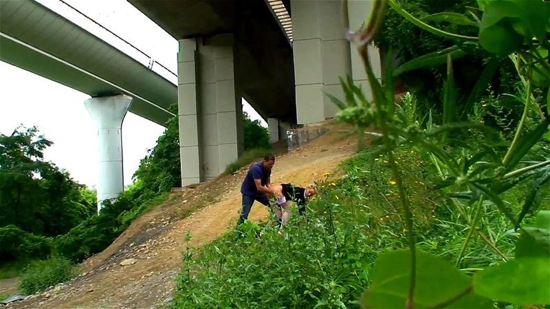 tienerslet onder de snelweg