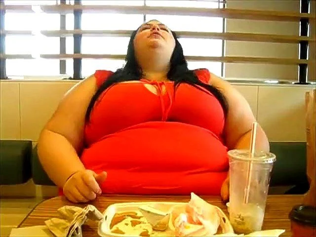 Fat girl eating out