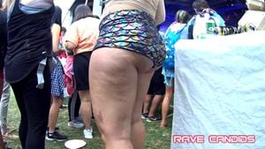 Solo: Candid, Pawg, Pose, Shorts, Twerk thumbnail