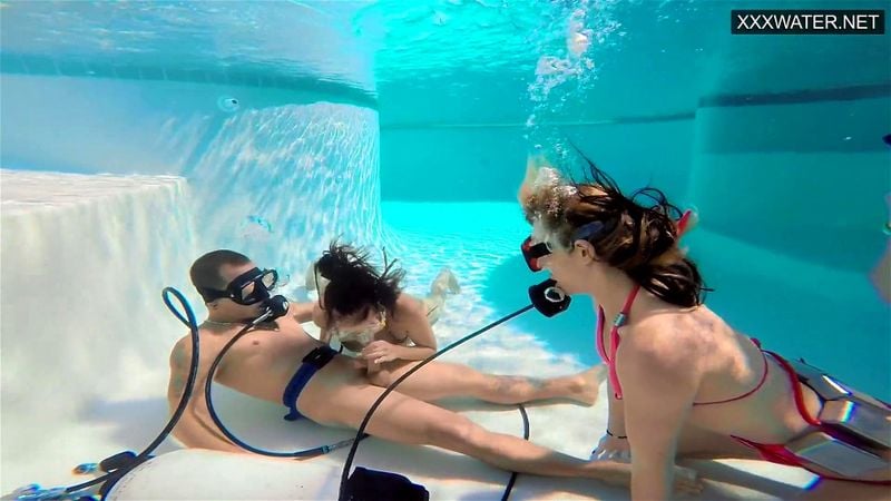 Eva Sasalka and Jason being watched underwater while fucking