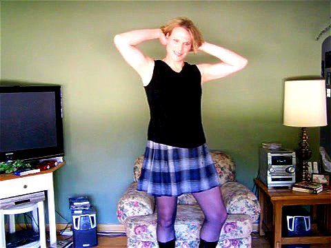 Pretty doll training herself エロ動画 - SpankBang
