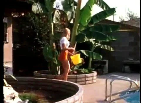 John's Girls Film 4: Pool Orgy ft. Saundra & John Holmes: Blowjob, Doggy & Big Tits Porn