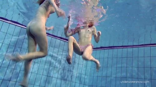Underwater Show, pool girl, lesbos, lesbians
