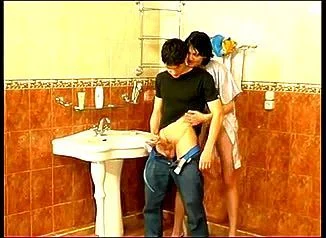 guy fuck mature woman on bathroom (who is she?)