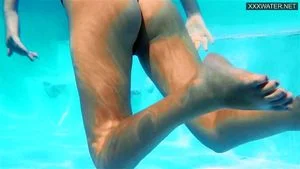 Jacqueline Hope masturbates underwater nude