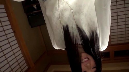 Kitano Nozomi dans une expérience intime de source thermale. Profitez de moments passionnés et relaxants dans cette scène sensuelle. Vidéo Porno - SpankBang