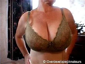 Doreena green bra