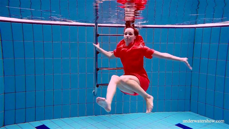 Avenna babe underwater