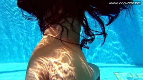 Andreina Deluxe hot Latina in the pool