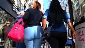 female thick candid thumbnail