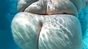 SSBBW Underwater Jiggles