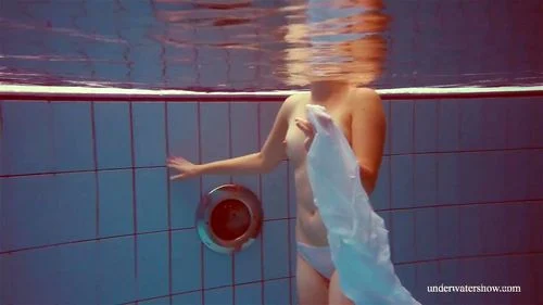 Hot babe Melisa Darkova dressed underwater