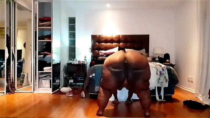 Ssbbw slow motion twerk