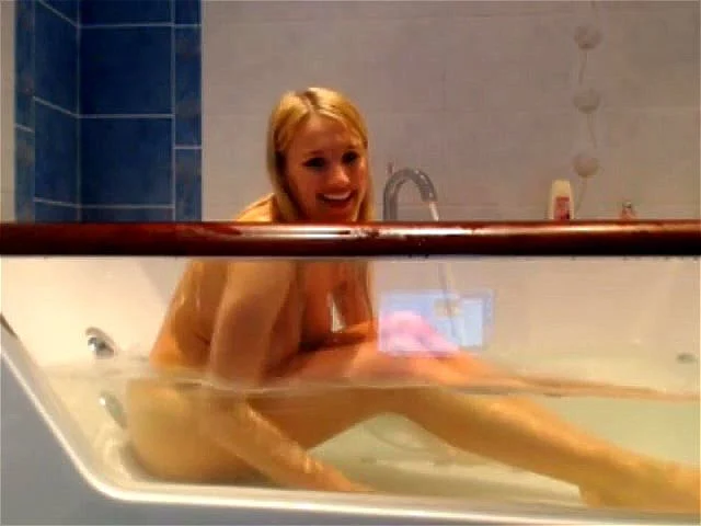 Double Dildo Underwater Bathtub Mastubation (Uncut)