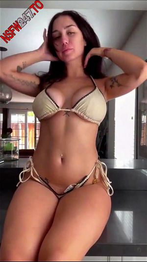 HOT ONLYFANS MODEL SQUIRT ON  CAM
