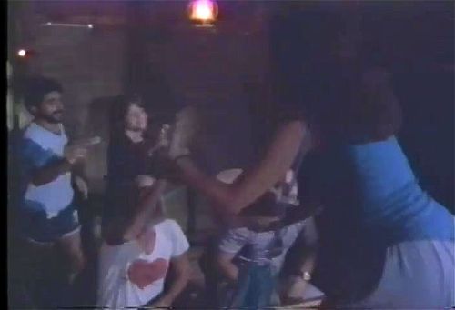 Birds in Paradise Episode 1 Film Porno - SpankBang