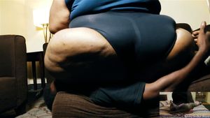 Bbw facesitting, smothering and squashing thumbnail