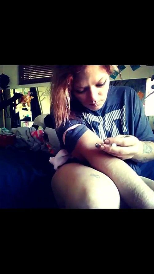 meth_whore_swallows_to_pay_debt