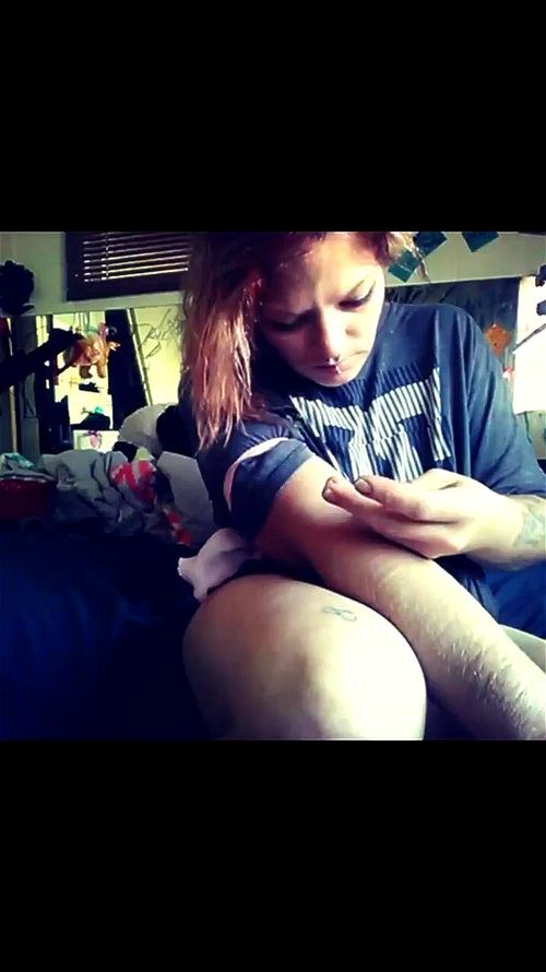 meth_whore_swallows_to_pay_debt