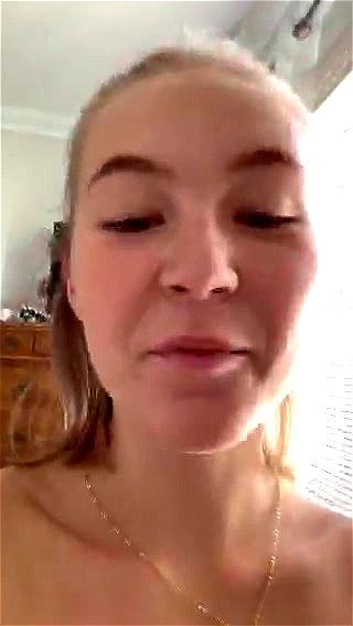 loves being nude Vídeo pornô - SpankBang