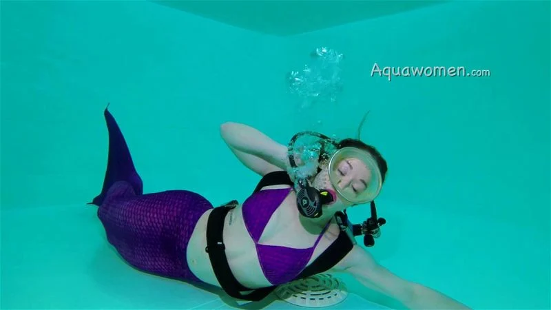 Sexy scuba mermaid