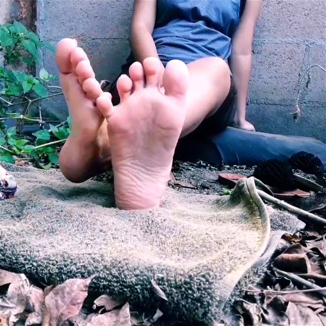 Sexy Salvadoran shows her feet and gives instructions - Feet JOI - El  Salvador