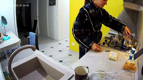 Gêmeas peladinhas na cozinha Porno Video - SpankBang