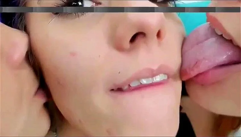 Lesbian tongue 3-way