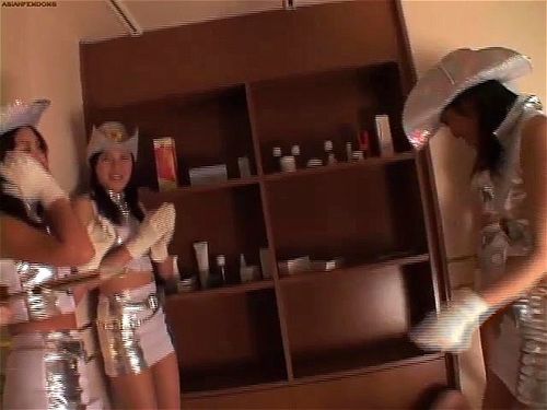Ángeles del Club Vol. 2: Aventuras atrevidas con mujeres adultas atractivas que buscan placer y dominio en escenas emocionantes. Video Porno - SpankBang
