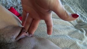 je me masturbe et gicle en pensant à ta bite