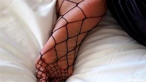 feet  anteprima