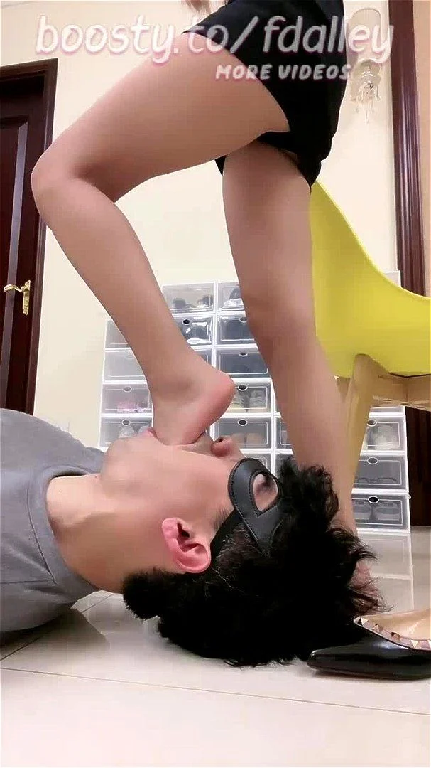 chinese foot gagging