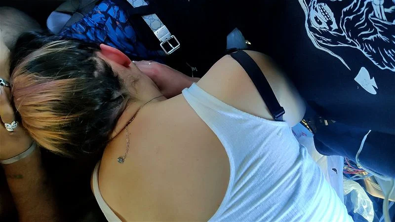 White girl blows dopeman in public for a blue White girl blows dopeman in public for a blue