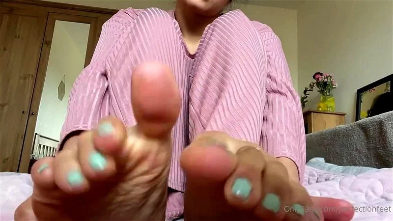 Desi feet