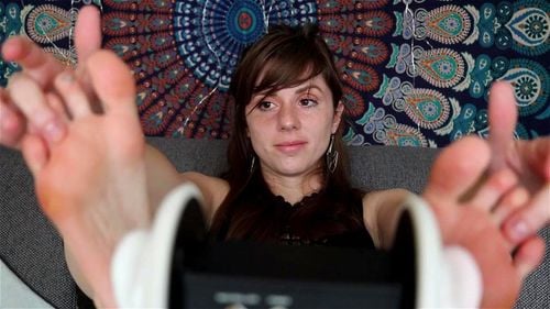 For the foot fetichists, enjoy this Asmr ;)
